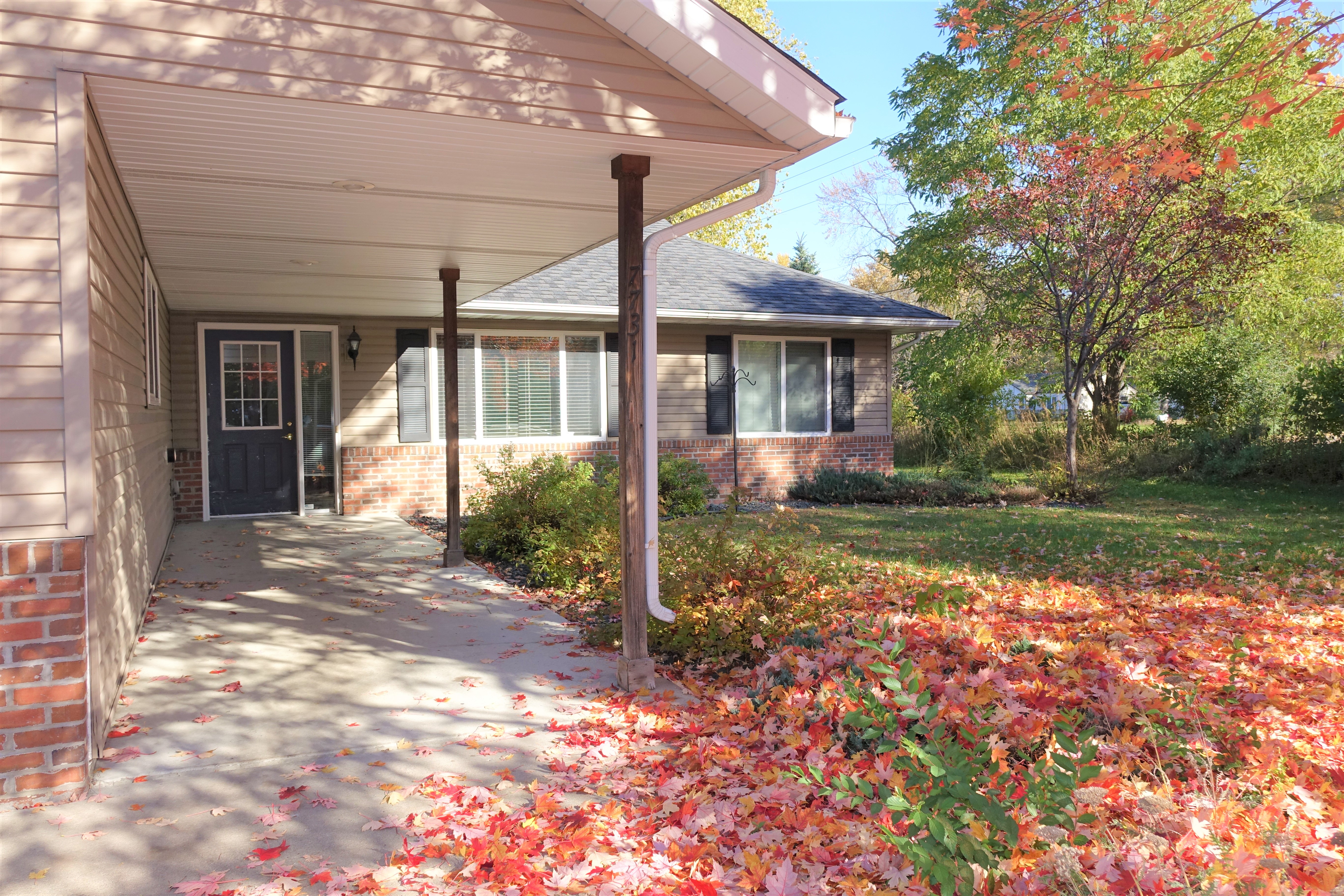 The Lodges of Brooklyn Park covered front entry in autumn